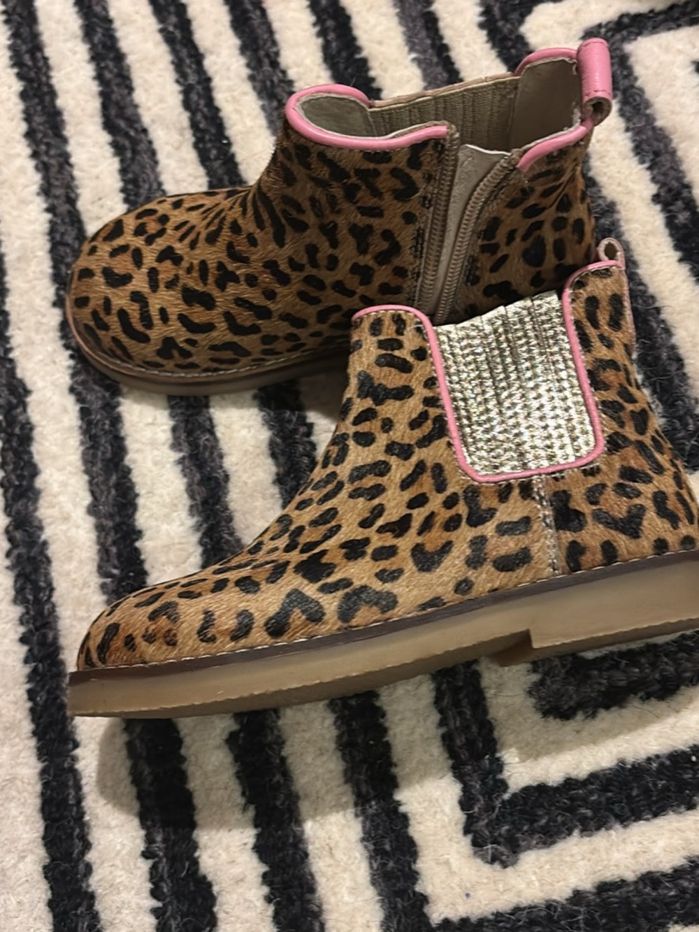 Mini Boden Girls Leopard Print Ankle Boots with Pink Trim UK size 27 - Picture 2 of 5